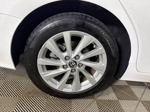 Used 2021 Toyota Camry LE image 30