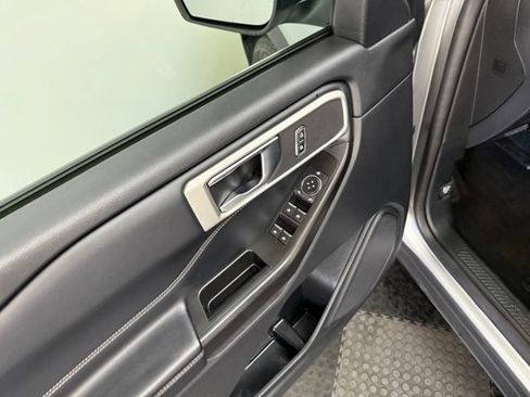 Used 2020 Ford Explorer XLT w/ Equipment Group 202A AWD/4WD image 19
