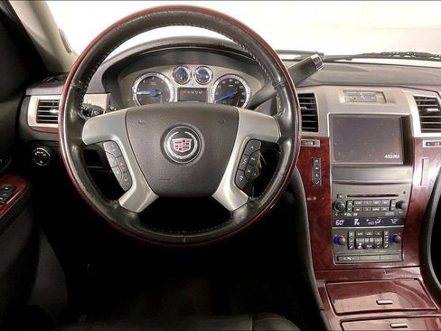 Used 2013 Cadillac Escalade Luxury image 7