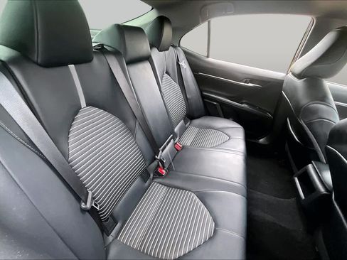 Used 2020 Toyota Camry SE FWD image 18