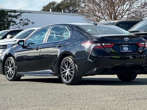 Used 2024 Toyota Camry SE image 6