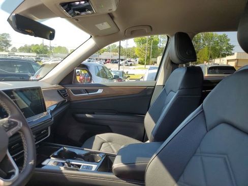 Used 2024 Volkswagen Atlas SE image 17