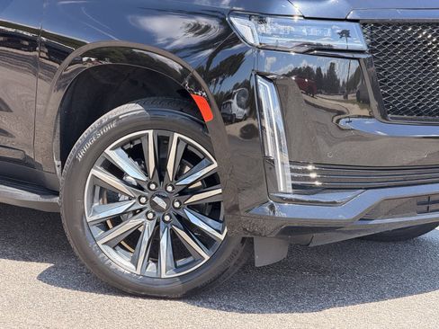 Used 2024 Cadillac Escalade ESV Sport Platinum AWD/4WD image 3