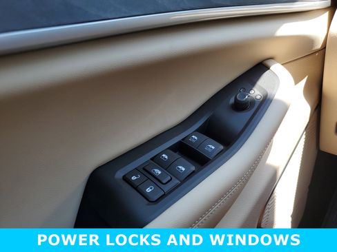 New 2025 Jeep Grand Cherokee Limited image 22