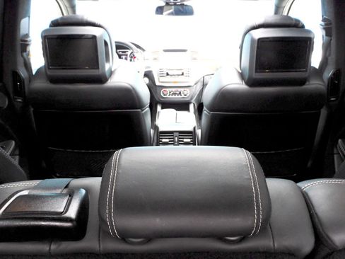 Used 2016 Mercedes-Benz GL 63 AMG 4MATIC image 24