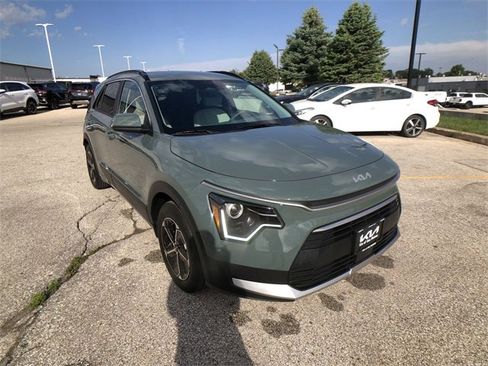 New 2025 Kia Niro EX image 1
