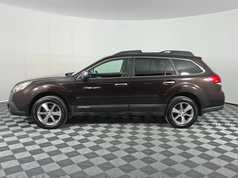 Used 2013 Subaru Outback 3.6R Limited w/ Special Appearance Pkg AWD/4WD image 4