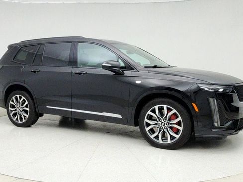 Used 2024 Cadillac XT6 Sport w/ Technology Package image 3