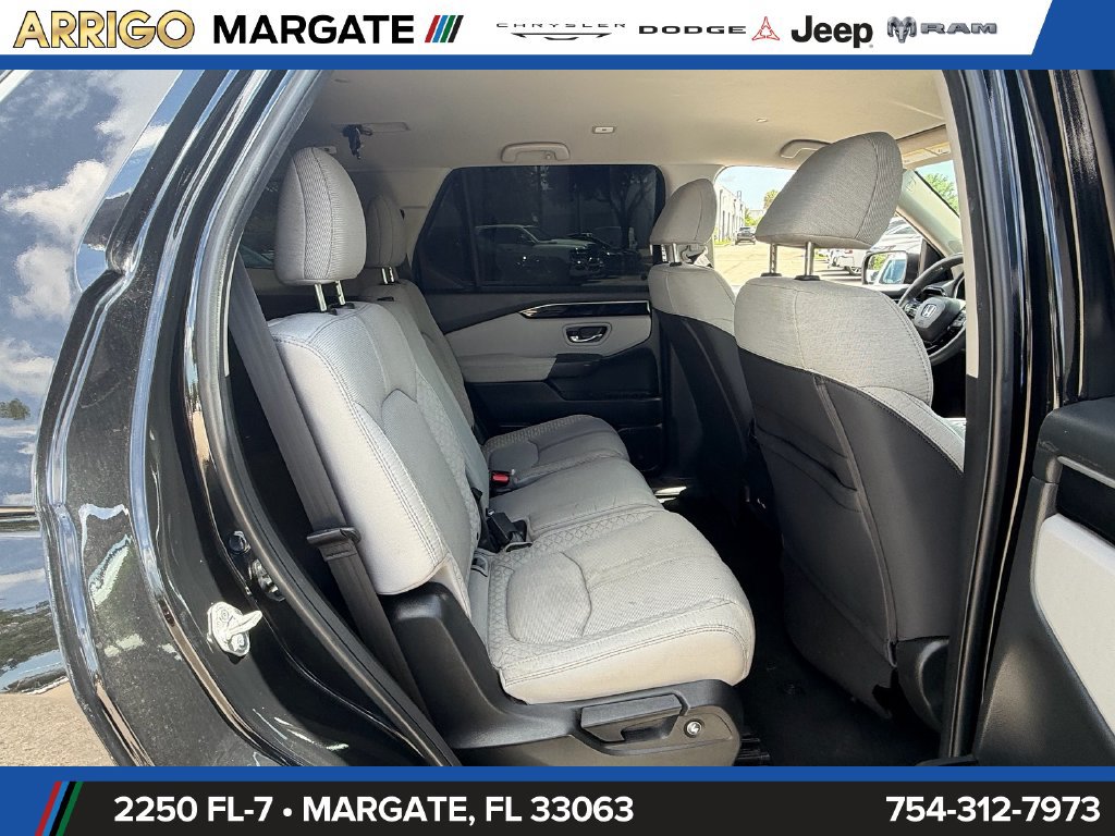 Used 2023 Honda Pilot LX image 16