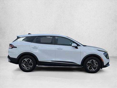 Used 2025 Kia Sportage LX FWD image 4