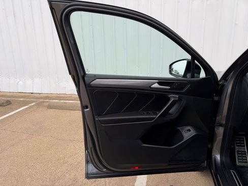 Used 2022 Volkswagen Tiguan SE R-Line image 20