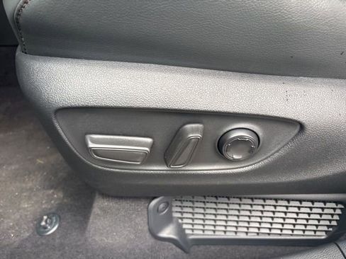 Used 2025 Toyota Sienna Platinum image 46