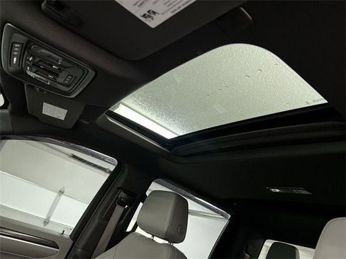 Certified 2022 Chevrolet Silverado 1500 LTZ w/ Technology Package image 18