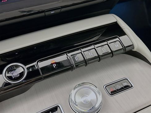 Used 2025 Lincoln Navigator Reserve image 17