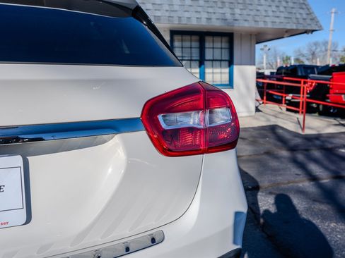 Used 2019 Mercedes-Benz GLA 250 w/ Convenience Package image 11