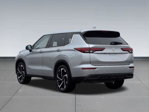 Used 2022 Mitsubishi Outlander ES image 4