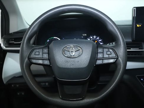 Certified 2025 Toyota Sienna LE AWD/4WD image 21