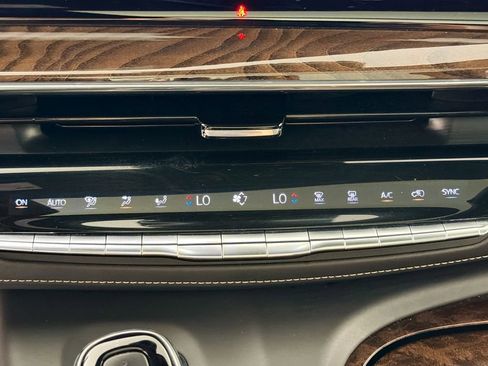 Used 2022 Cadillac Escalade ESV Sport Platinum RWD image 16