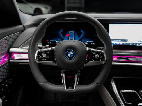 Used 2023 BMW i7 xDrive60 AWD/4WD image 43