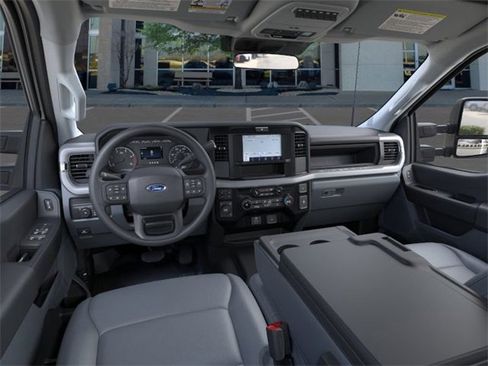 New 2026 Ford F550 4x4 Crew Cab image 9