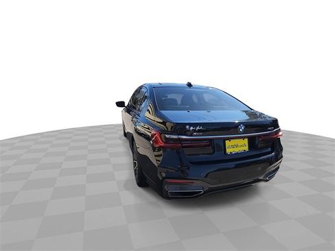 Used 2022 BMW 740i xDrive 740i xDrive w/ M Sport Package image 7