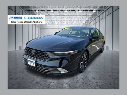 Used 2025 Honda Accord Touring image 1