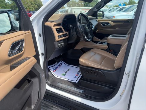 Used 2023 Chevrolet Suburban Premier AWD/4WD image 14