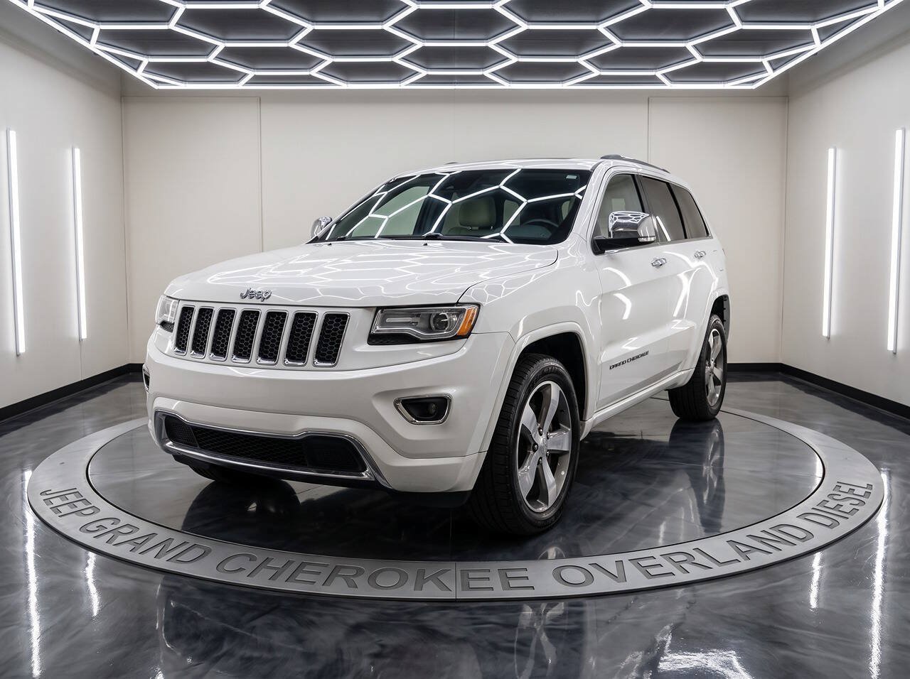 Used 2015 Jeep Grand Cherokee Overland w/ Advanced Technology Group AWD/4WD image 1