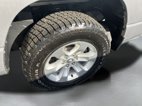 Used 2024 RAM 1500 Laramie AWD/4WD image 9