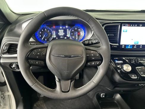 Used 2023 Chrysler Pacifica Touring-L w/ S Appearance Package image 14