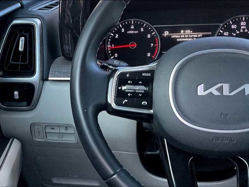 Used 2022 Kia Sorento EX w/ Panoramic Sunroof Package image 17