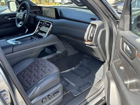 New 2025 Nissan Armada Platinum w/ Convenience Package image 23