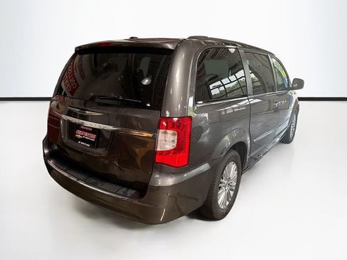 Used 2015 Chrysler Town & Country Touring-L w/ Driver Convenience Group FWD image 6