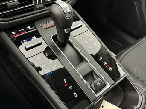 New 2026 Porsche Macan Turbo image 22