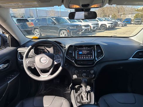 Used 2019 Jeep Cherokee Limited image 29