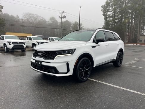 Used 2023 Kia Sorento SX image 2