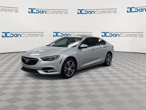 Used 2018 Buick Regal Essence w/ Driver Confidence Package #1 image 4