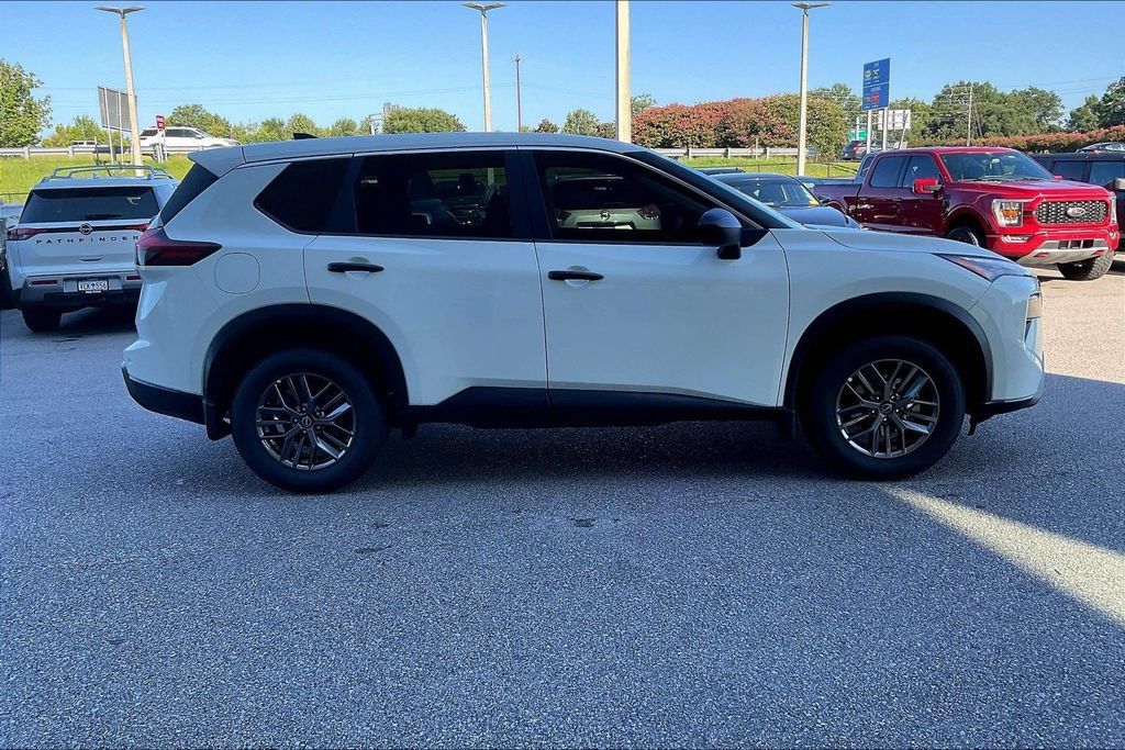 Used 2026 Nissan Rogue S FWD image 7