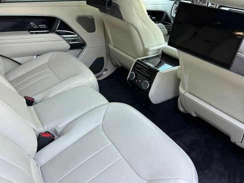 Used 2024 Land Rover Range Rover Long Wheelbase Autobiography image 30