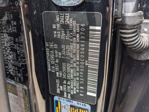 Used 2025 Kia Telluride S AWD/4WD image 38