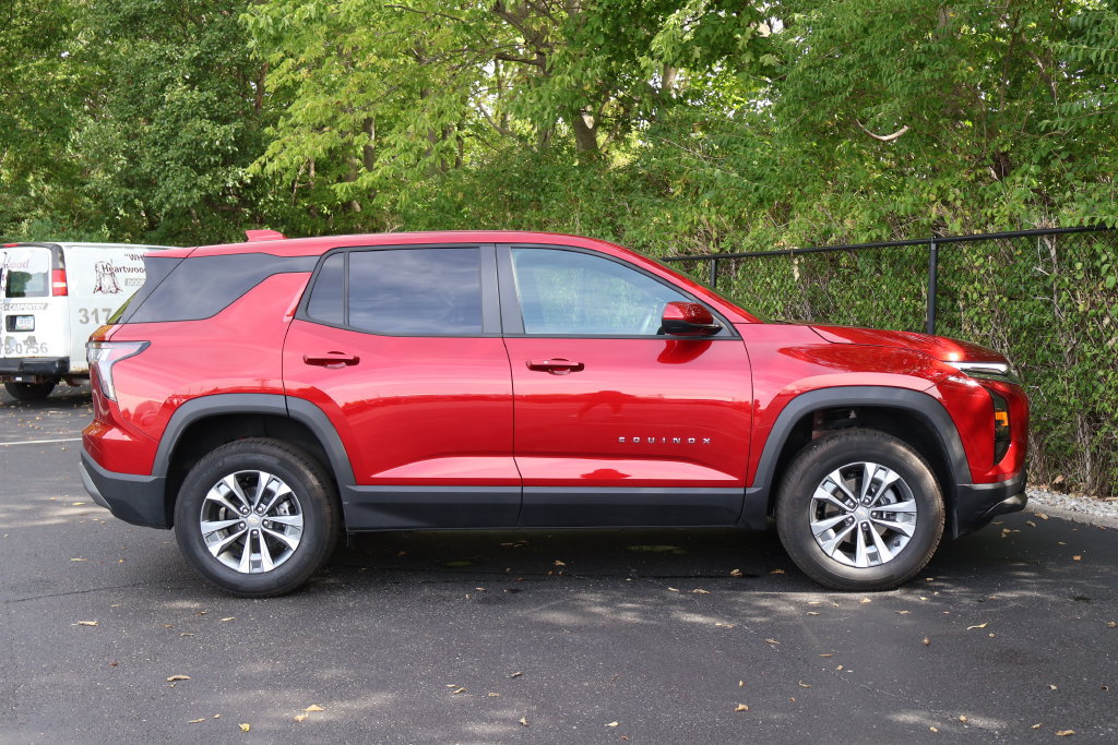 Used 2025 Chevrolet Equinox LT AWD/4WD image 9