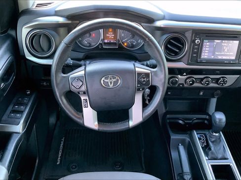 Used 2017 Toyota Tacoma SR5 image 5