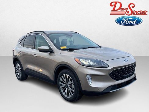 Used 2021 Ford Escape Titanium image 4