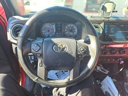 Used 2017 Toyota Tacoma TRD Off-Road w/ Premium & Technology Package image 7