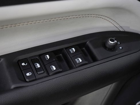 Used 2023 Jeep Compass Limited w/ Sun and Sound Group AWD/4WD image 21