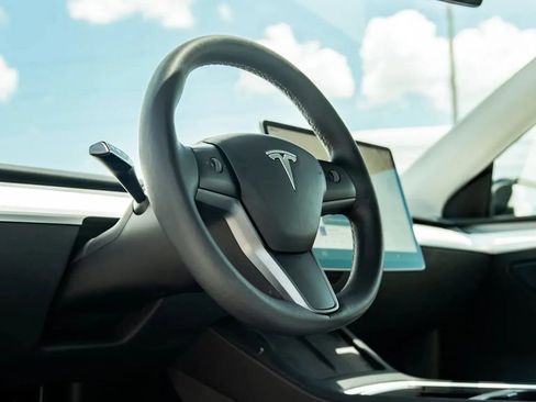 Used 2022 Tesla Model Y Performance AWD/4WD image 25