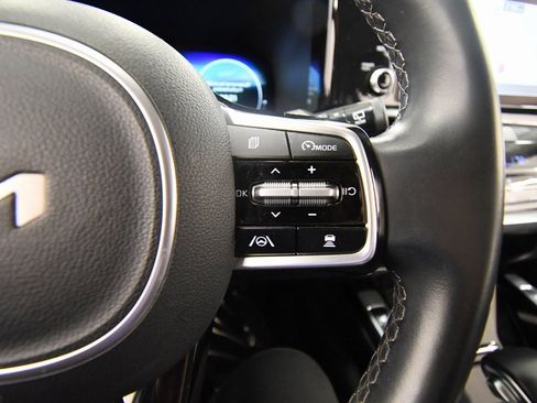 Certified 2023 Kia Sorento SX image 22