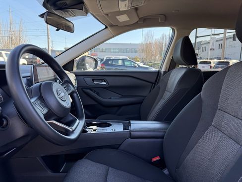 Used 2024 Nissan Rogue SV image 12