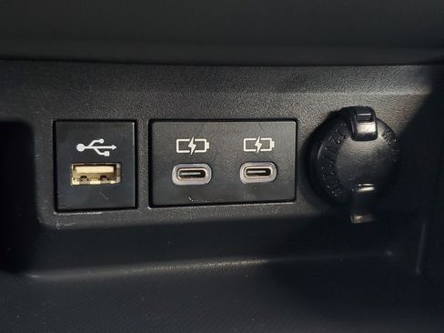 Used 2023 Toyota Highlander LE FWD image 25