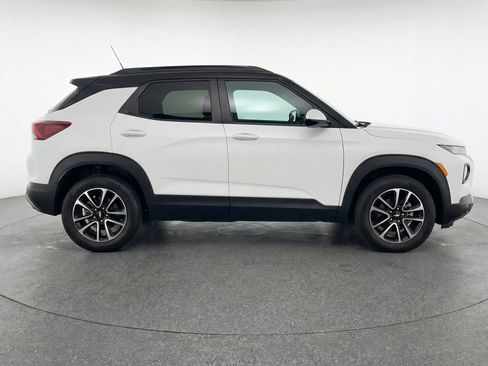 Used 2025 Chevrolet TrailBlazer LT image 11